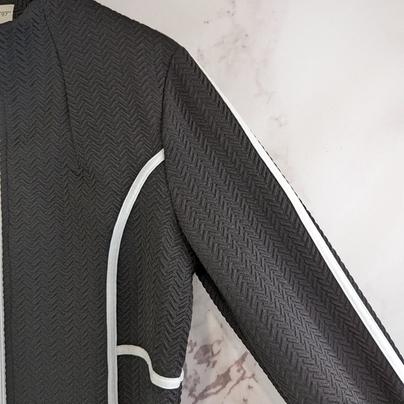 Chicos Zenergy Jacket Womens Medium 1 Black White Textured Knit Zip - Picture 12 of 13